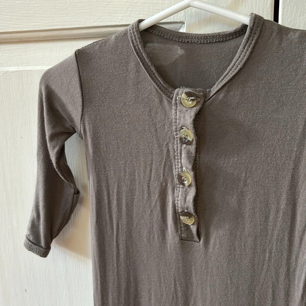 Lou Lou‎ & Company Taupe Solid Knotted Gown Size Newborn Soft Light